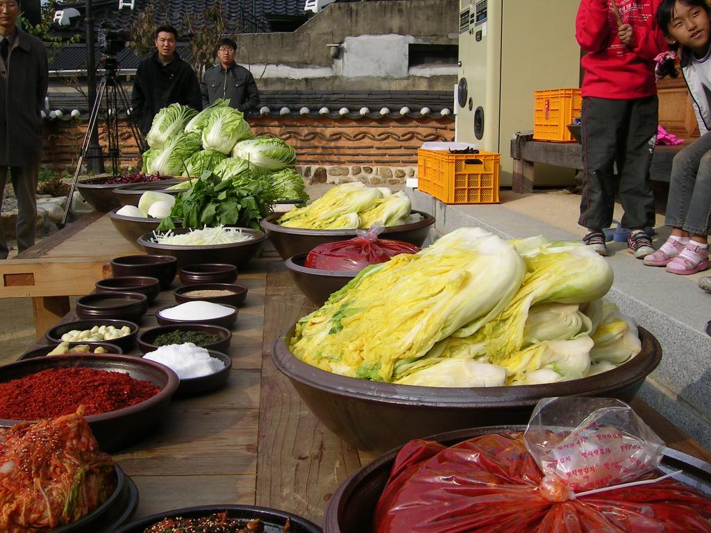 Preparation for Kimjang, making Kimchi together / picture by frickri